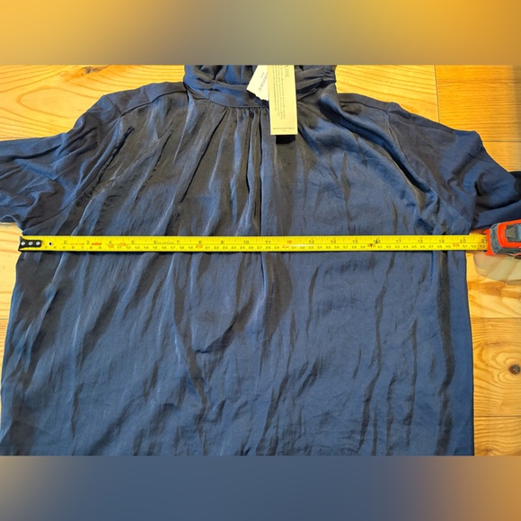 Banana Republic Satin blouse - Picture 5 of 7